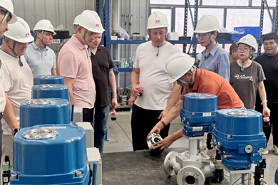 东欧天然气高管到访威浦,盛赞中国智能化润滑油调和技术 东欧天然气高管到访威浦,盛赞中国智能化润滑油调和技术